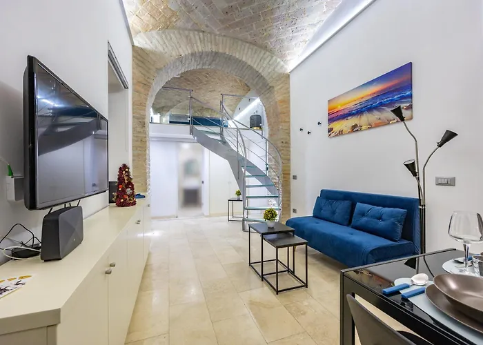 Arc Suite 33